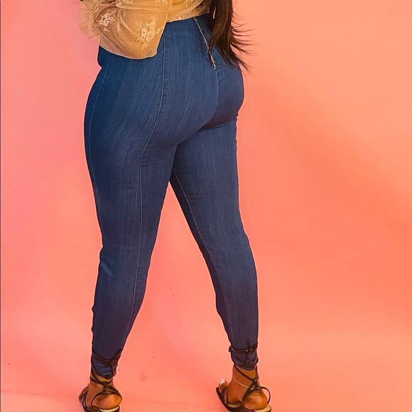 NEW FALL TRENDY DARK BLUE WASH DENIM HIGH WAIST WOMEN JEANS GOLD BUTTON DETAILS - Picture 3 of 12